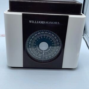 Vintage Williams Sonoma food scale. Works great!